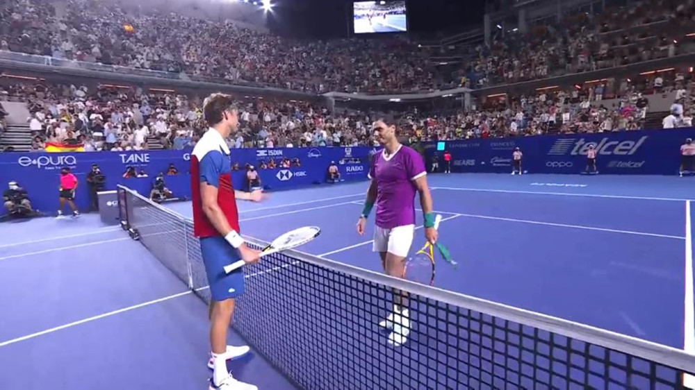 詹姆斯浓眉晒相同箴言引猜测！成为最好的自己 总要经历许多告别